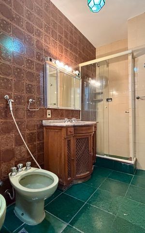 Apartamento à venda com 230m², 3 quartos e 1 vaga Apartamento à venda com 230m², 3 quartos e 1 vagaBanheiro Social