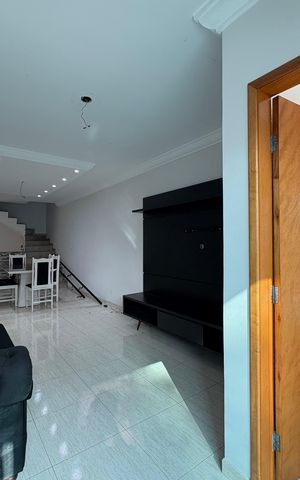 Casa à venda com 137m², 3 quartos e 2 vagas Casa à venda com 137m², 3 quartos e 2 vagasSala
