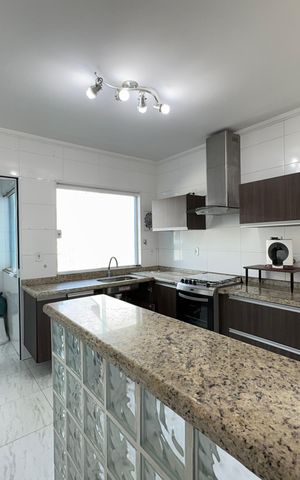 Casa à venda com 137m², 3 quartos e 2 vagas Casa à venda com 137m², 3 quartos e 2 vagasCozinha