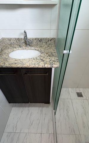 Casa à venda com 137m², 3 quartos e 2 vagas Casa à venda com 137m², 3 quartos e 2 vagasBanheiro da Suíte