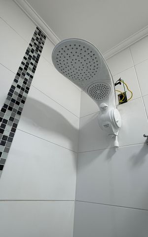 Casa à venda com 137m², 3 quartos e 2 vagas Casa à venda com 137m², 3 quartos e 2 vagasBanheiro