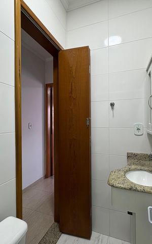 Casa à venda com 137m², 3 quartos e 2 vagas Casa à venda com 137m², 3 quartos e 2 vagasBanheiro