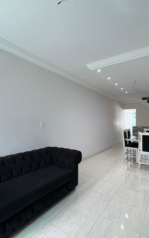 Casa à venda com 137m², 3 quartos e 2 vagas Casa à venda com 137m², 3 quartos e 2 vagasSala