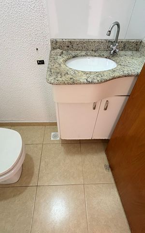 Casa à venda com 137m², 3 quartos e 2 vagas Casa à venda com 137m², 3 quartos e 2 vagasLavabo 1