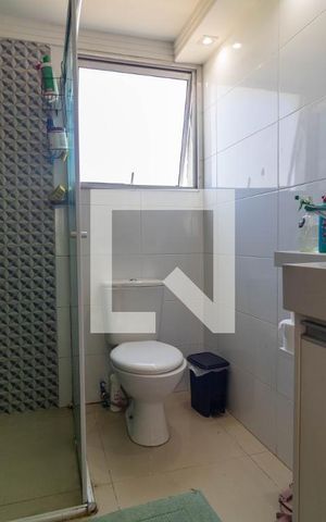 Apartamento à venda com 48m², 2 quartos e 1 vaga Apartamento à venda com 48m², 2 quartos e 1 vagaBanheiro Social
