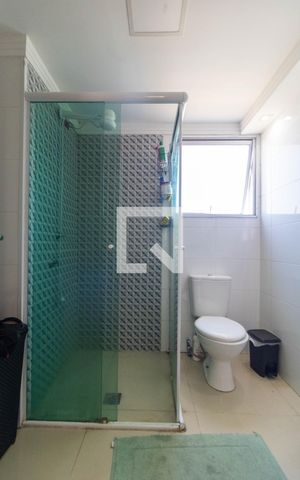 Apartamento à venda com 48m², 2 quartos e 1 vaga Apartamento à venda com 48m², 2 quartos e 1 vagaBanheiro Social