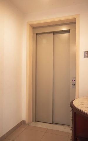 Apartamento à venda com 200m², 3 quartos e 3 vagasHall privativo do apartamento