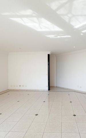 Apartamento à venda com 188m², 4 quartos e 3 vagas Apartamento à venda com 188m², 4 quartos e 3 vagasSala