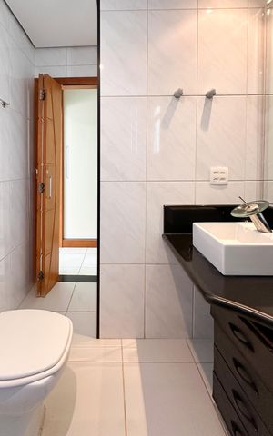 Apartamento à venda com 188m², 4 quartos e 3 vagas Apartamento à venda com 188m², 4 quartos e 3 vagasBanheiro da Suíte 2