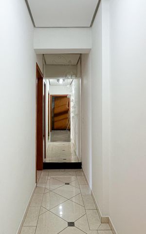 Apartamento à venda com 188m², 4 quartos e 3 vagas Apartamento à venda com 188m², 4 quartos e 3 vagasCorredor
