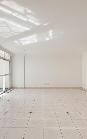 Apartamento à venda com 188m², 4 quartos e 3 vagas Apartamento à venda com 188m², 4 quartos e 3 vagasSala