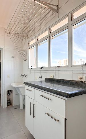 Apartamento à venda com 188m², 4 quartos e 3 vagas Apartamento à venda com 188m², 4 quartos e 3 vagasÁrea de Serviço