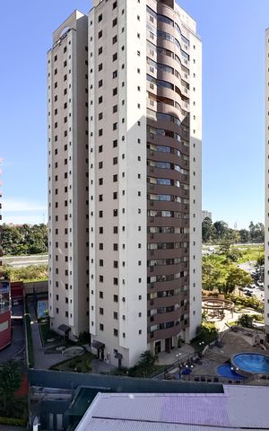 Apartamento à venda com 188m², 4 quartos e 3 vagas Apartamento à venda com 188m², 4 quartos e 3 vagasVista da Sacada da Suíte 4