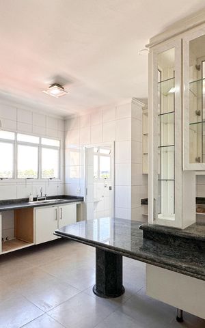 Apartamento à venda com 188m², 4 quartos e 3 vagas Apartamento à venda com 188m², 4 quartos e 3 vagasCozinha