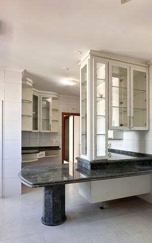 Apartamento à venda com 188m², 4 quartos e 3 vagas Apartamento à venda com 188m², 4 quartos e 3 vagasCozinha