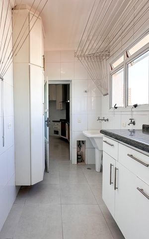 Apartamento à venda com 188m², 4 quartos e 3 vagas Apartamento à venda com 188m², 4 quartos e 3 vagasÁrea de Serviço