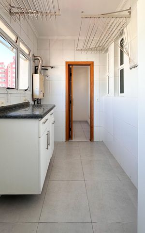 Apartamento à venda com 188m², 4 quartos e 3 vagas Apartamento à venda com 188m², 4 quartos e 3 vagasÁrea de Serviço