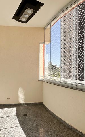 Apartamento à venda com 188m², 4 quartos e 3 vagas Apartamento à venda com 188m², 4 quartos e 3 vagasSacada