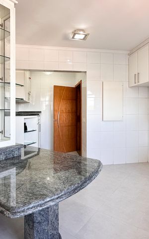 Apartamento à venda com 188m², 4 quartos e 3 vagas Apartamento à venda com 188m², 4 quartos e 3 vagasCozinha