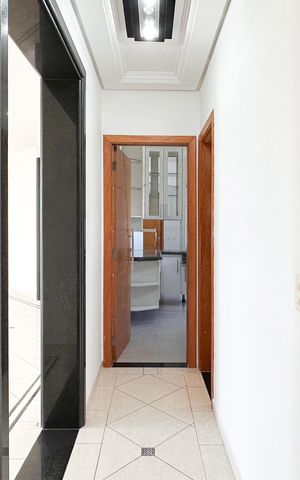 Apartamento à venda com 188m², 4 quartos e 3 vagas Apartamento à venda com 188m², 4 quartos e 3 vagasCorredor