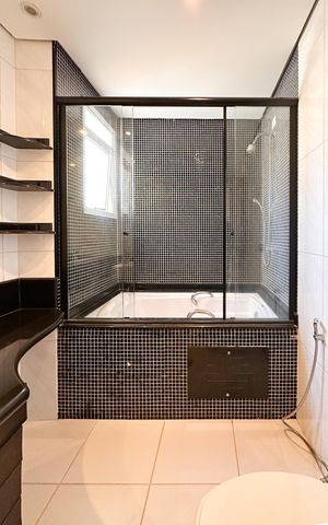 Apartamento à venda com 188m², 4 quartos e 3 vagas Apartamento à venda com 188m², 4 quartos e 3 vagasBanheiro da Suíte 2