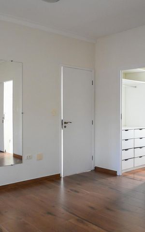 Casa à venda com 300m², 4 quartos e 3 vagas Casa à venda com 300m², 4 quartos e 3 vagasSuite 1