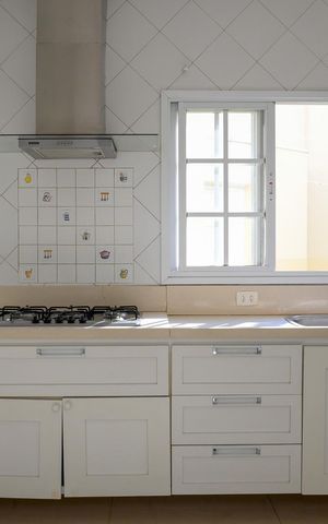 Casa à venda com 300m², 4 quartos e 3 vagas Casa à venda com 300m², 4 quartos e 3 vagasCozinha