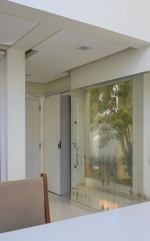 Casa à venda com 300m², 4 quartos e 3 vagas Casa à venda com 300m², 4 quartos e 3 vagasCopa