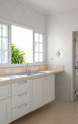 Casa à venda com 300m², 4 quartos e 3 vagas Casa à venda com 300m², 4 quartos e 3 vagasCozinha