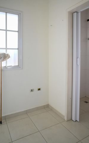 Casa à venda com 300m², 4 quartos e 3 vagas Casa à venda com 300m², 4 quartos e 3 vagasQuarto de Serviço