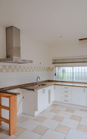 Casa para alugar com 250m², 4 quartos e 3 vagas Casa para alugar com 250m², 4 quartos e 3 vagasCozinha