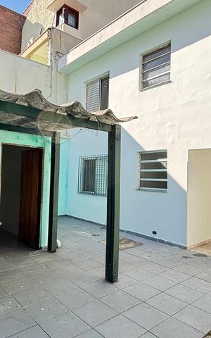 Casa à venda com 300m², 3 quartos e 3 vagas Casa à venda com 300m², 3 quartos e 3 vagasÁrea comum