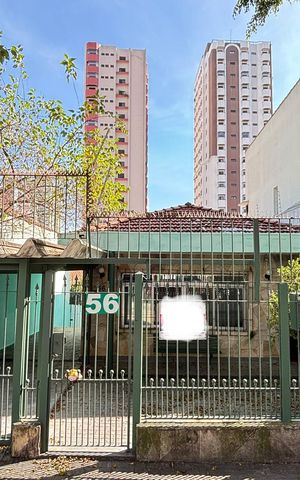 Casa à venda com 300m², 3 quartos e 3 vagas Casa à venda com 300m², 3 quartos e 3 vagasFachada