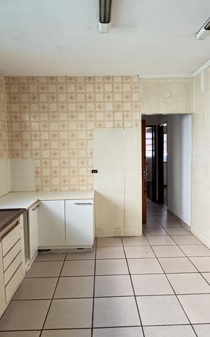 Casa à venda com 300m², 3 quartos e 3 vagas Casa à venda com 300m², 3 quartos e 3 vagasCozinha