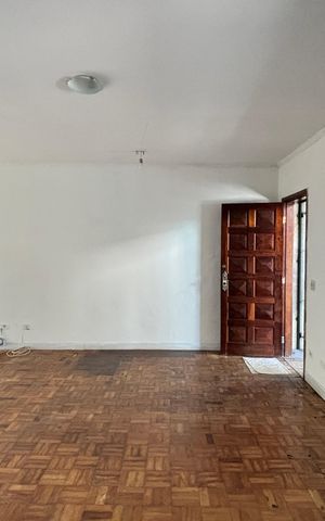 Casa à venda com 300m², 3 quartos e 3 vagas Casa à venda com 300m², 3 quartos e 3 vagasSala - Sala de Estar