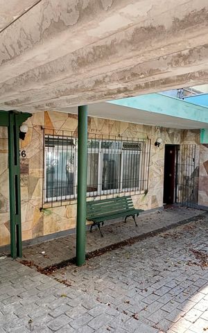 Casa à venda com 300m², 3 quartos e 3 vagas Casa à venda com 300m², 3 quartos e 3 vagasGaragem