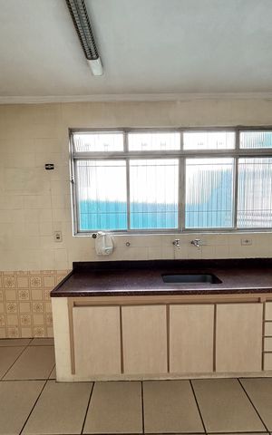 Casa à venda com 300m², 3 quartos e 3 vagas Casa à venda com 300m², 3 quartos e 3 vagasCozinha