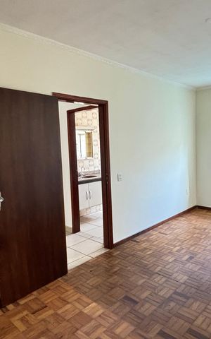 Casa à venda com 300m², 3 quartos e 3 vagas Casa à venda com 300m², 3 quartos e 3 vagasQuarto 1