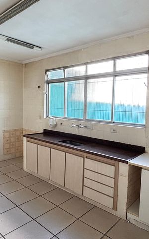 Casa à venda com 300m², 3 quartos e 3 vagas Casa à venda com 300m², 3 quartos e 3 vagasCozinha