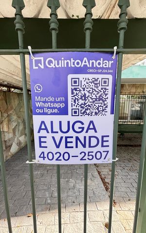 Casa à venda com 300m², 3 quartos e 3 vagas Casa à venda com 300m², 3 quartos e 3 vagasFachada