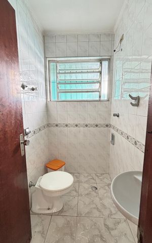 Casa à venda com 300m², 3 quartos e 3 vagas Casa à venda com 300m², 3 quartos e 3 vagasLavabo