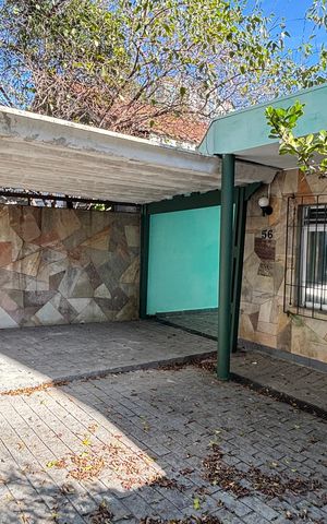 Casa à venda com 300m², 3 quartos e 3 vagas Casa à venda com 300m², 3 quartos e 3 vagasGaragem
