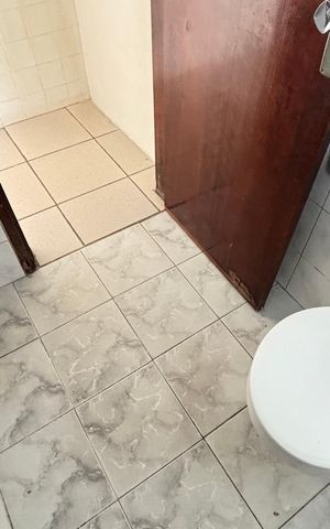 Casa à venda com 300m², 3 quartos e 3 vagas Casa à venda com 300m², 3 quartos e 3 vagasLavabo