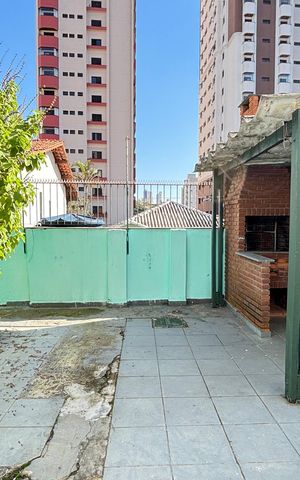 Casa à venda com 300m², 3 quartos e 3 vagas Casa à venda com 300m², 3 quartos e 3 vagasÁrea comum