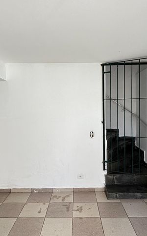 Casa à venda com 300m², 3 quartos e 3 vagas Casa à venda com 300m², 3 quartos e 3 vagasÁrea comum