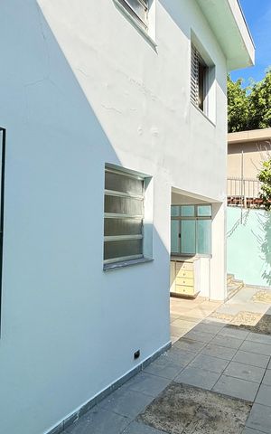 Casa à venda com 300m², 3 quartos e 3 vagas Casa à venda com 300m², 3 quartos e 3 vagasÁrea comum