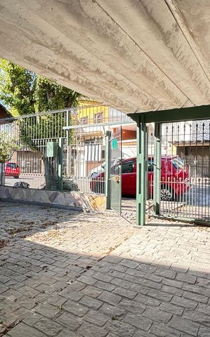 Casa à venda com 300m², 3 quartos e 3 vagas Casa à venda com 300m², 3 quartos e 3 vagasGaragem