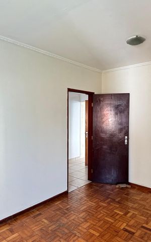 Casa à venda com 300m², 3 quartos e 3 vagas Casa à venda com 300m², 3 quartos e 3 vagasQuarto 2