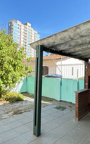 Casa à venda com 300m², 3 quartos e 3 vagas Casa à venda com 300m², 3 quartos e 3 vagasÁrea comum