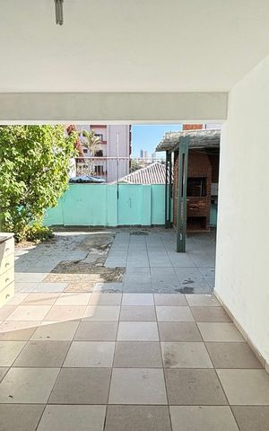 Casa à venda com 300m², 3 quartos e 3 vagas Casa à venda com 300m², 3 quartos e 3 vagasÁrea comum